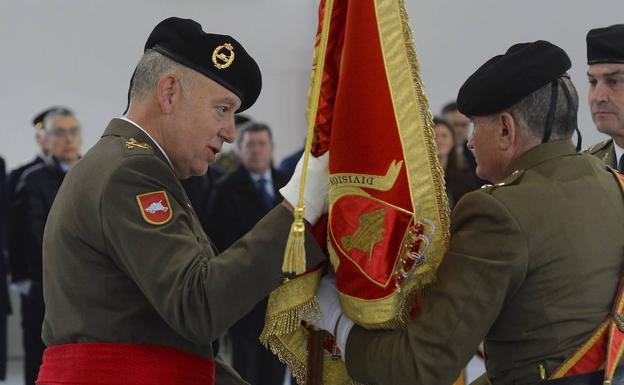 El general Ruiz Olmos asume el mando de la División 'San Marcial'