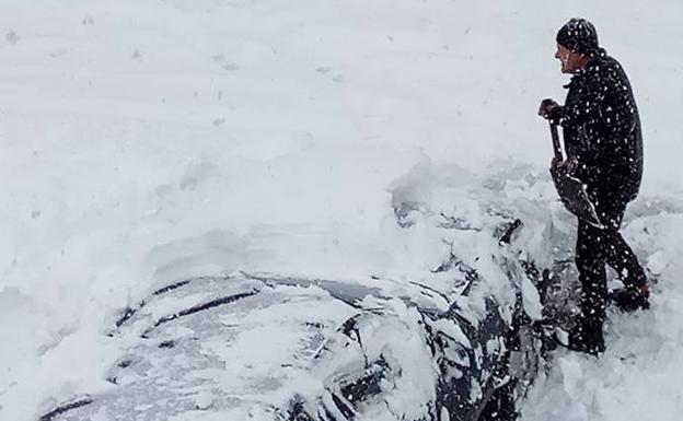 Guardo saluda a la primavera con medio metro de nieve en sus calles