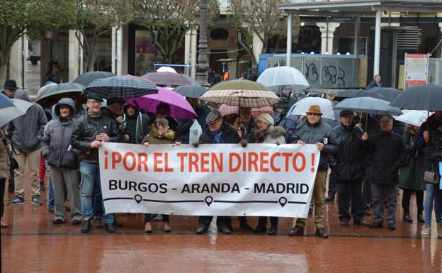 Un sábado más, la reivindicación por la apertura del Tren Directo regresa a la Plaza Mayor