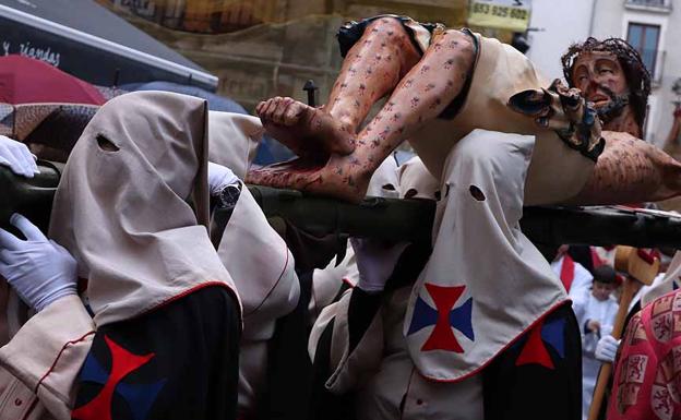 Burgos abraza al Santísimo Cristo