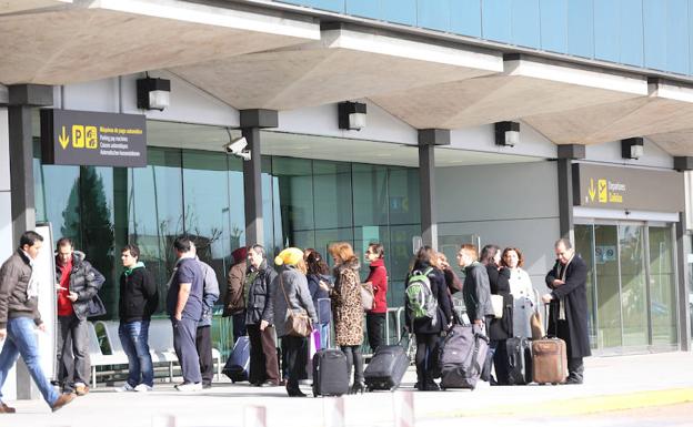 Los aeropuertos de Castilla y León ponen rumbo este verano a Baleares, Barcelona, Canarias y Costa del Sol