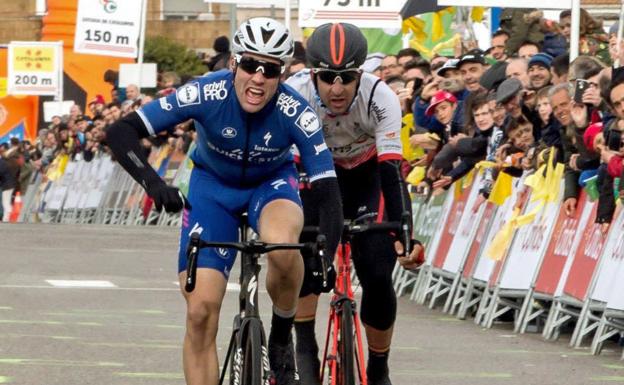 El ciclista del Burgos BH Diego Rubio se recupera tras ser atropellado cuando entrenaba en Ávila