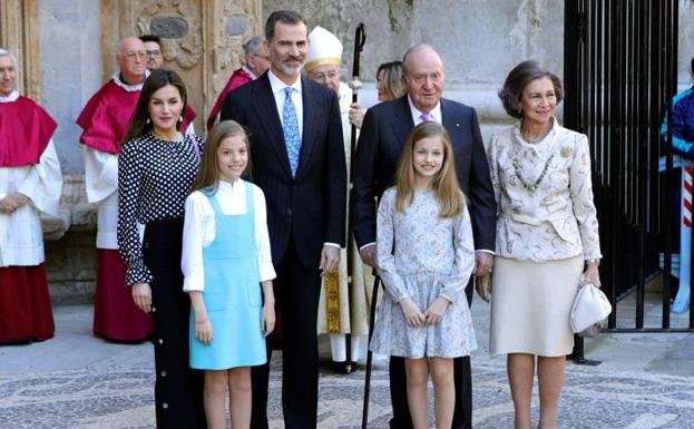 Don Juan Carlos reaparece con los Reyes y Doña Sofía en la misa de Pascua