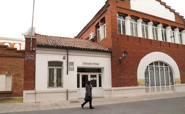 El fiscal pide tres años de cárcel por propinar un botellazo en la cabeza a otro hombre