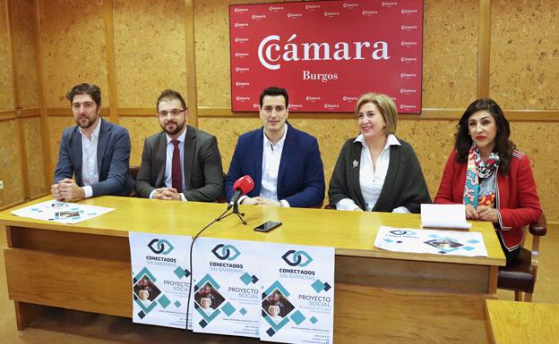 'Conectados Sin Barreras', acercando la tecnología a las personas mayores