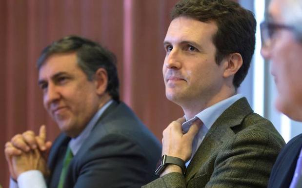 Casado defiende la legalidad de su máster universitario