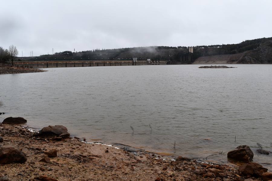 Aumenta el agua embalsada en el pantano de Aguilar