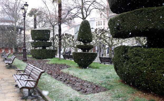 La nieve sigue presente durante el martes