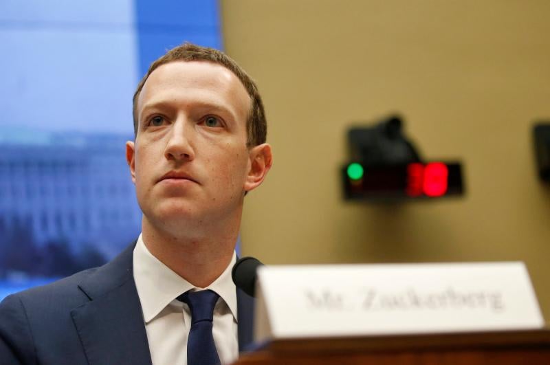 Zuckerberg afirma ante el Congreso que Cambridge Analytica accedió a sus datos