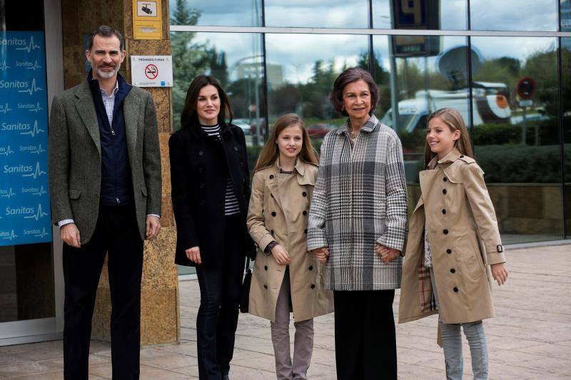 El golpecito de la reina Letizia a Leonor durante la escenificación de la paz con la reina Sofía