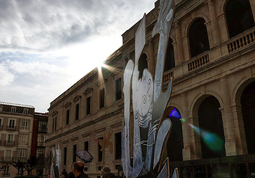 Los personajes del Guernica reviven en las calles de Burgos