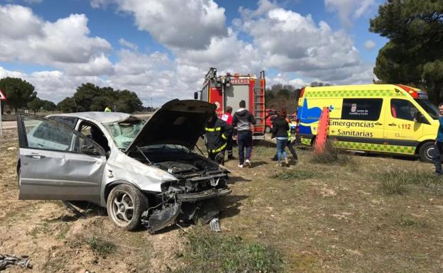 Herida una joven tras dar varias vueltas de campana con su turismo a la altura de Alcazarén