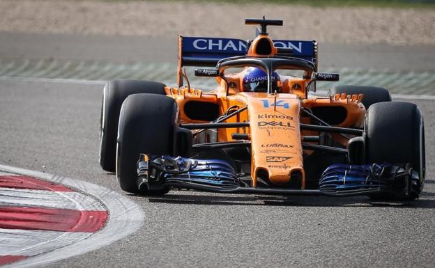 Alonso, sobre Vettel: «Su coche estaba tocado, iba en clara desventaja»