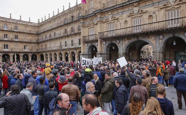 Más de 300 cazadores defienden su «forma de vida» en la Plaza Mayor