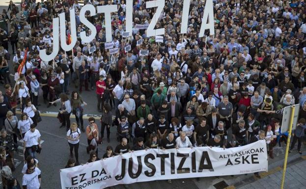 «Esto pasa por venir aquí, tenéis lo que os merecéis»