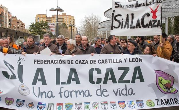 Cerca de 1.500 personas se manifiestan en Zamora para defender la caza y exigir «respeto» a su actividad