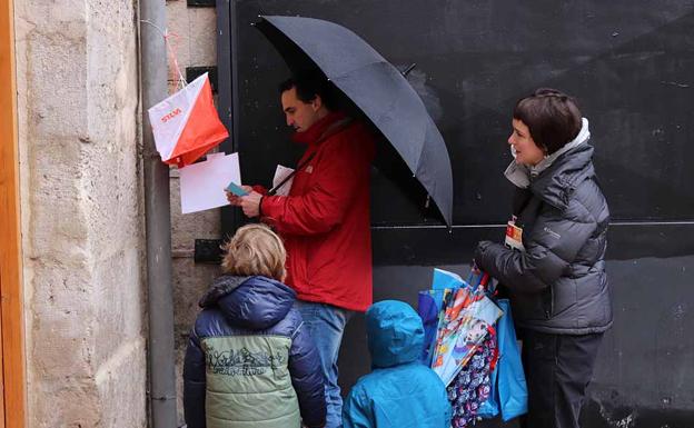 Más de 500 personas buscan balizas para la Fundación Lesmes