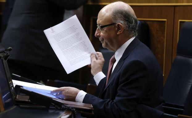 Llarena pide explicaciones a Montoro tras negar que el 1-O se pagara con dinero público