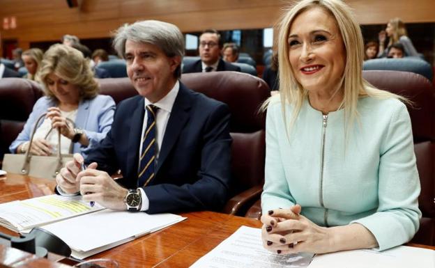 Admiten la querella de Cifuentes contra los periodistas que destaparon el caso del máster