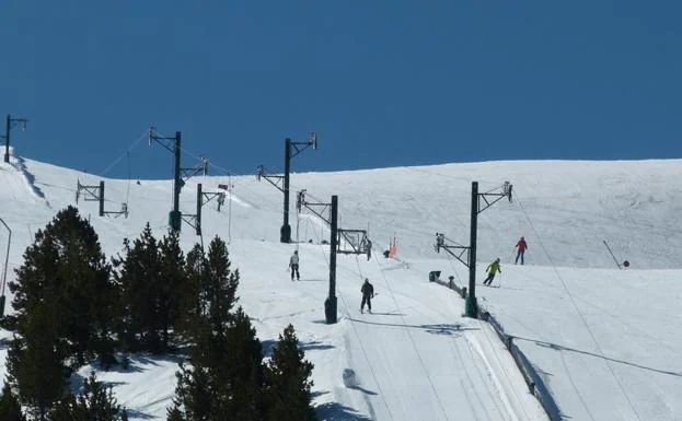 Opciones para esquiar un fin de semana con mucha nieve