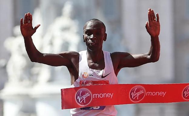 Las liebres y el calor impiden el récord de Kipchoge