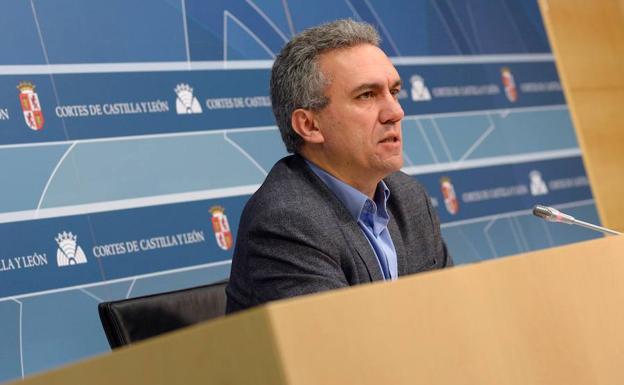 El PSOE pide a la mesa de las Cortes que cite a Herrera para explicar en el pleno «el dispendio» de las sedes en el exterior