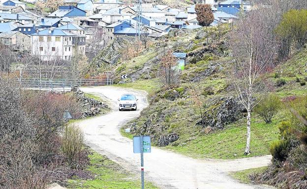 El deterioro de la carretera de Porto de Sanabria provoca 1.588 protestas al Procurador Común