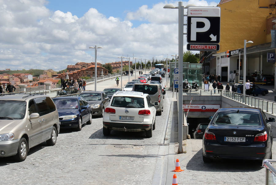 Los turistas invaden Segovia