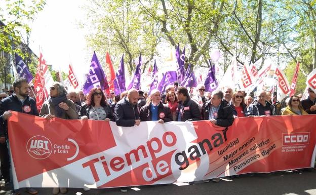 Miles de personas se manifiestan en Valladolid para reivindicar puestos de trabajo y la igualdad de género