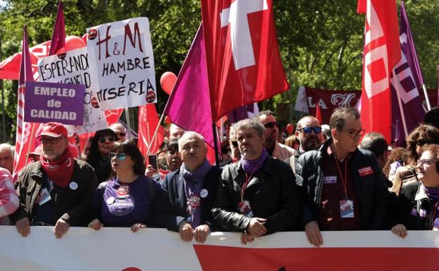 Decenas de miles de personas salen a la calle en Madrid para pedir igualdad y salarios dignos