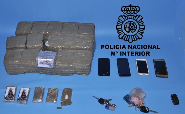 Ingresan en prisión tras ser sorprendidos transportando 16,5 kilos de hachís