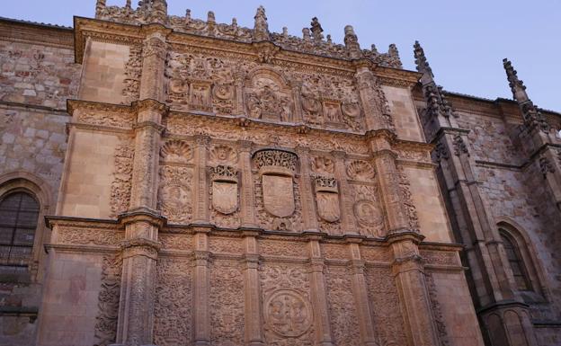 El FÀCYL 2018 elige la fachada de la Universidad de Salamanca para abrir el festival con motivo del VIII Centenario