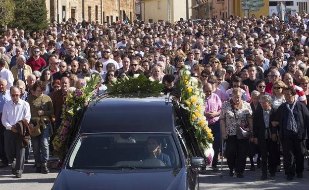 Último adiós a la joven asesinada en Zamora en un multitudinario funeral