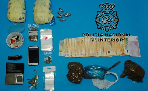 Detenido un varón de 31 años en posesión de dos kilos de hachís y casi 8.000 euros