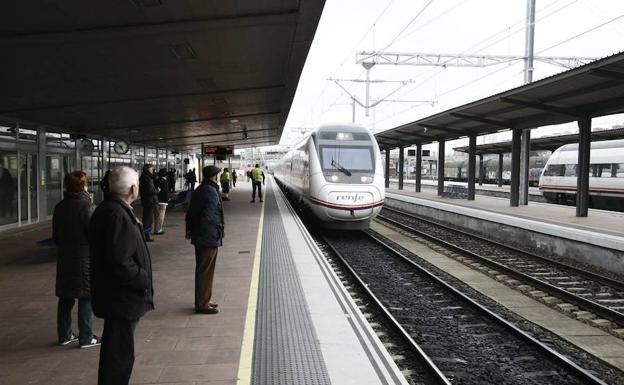 El Gobierno excluye a Salamanca de las nuevas líneas del AVE hasta el año 2025