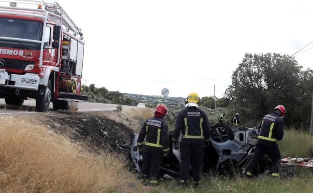 Muere un hombre calcinado en el interior de su vehículo en Villaseco de los Reyes