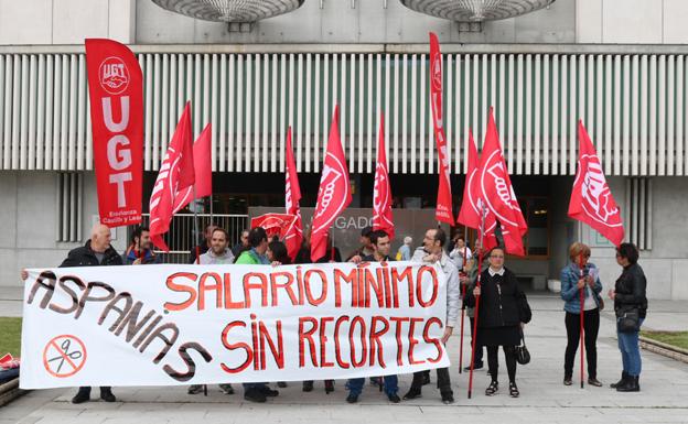 UGT exige a Aspanias el pago íntegro del SMI a sus trabajadores con discapacidad