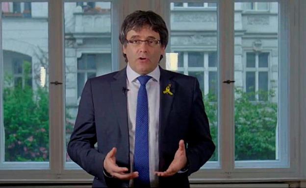 Puigdemont felicita a Torra: «Cultura y libertad, república y democracia»