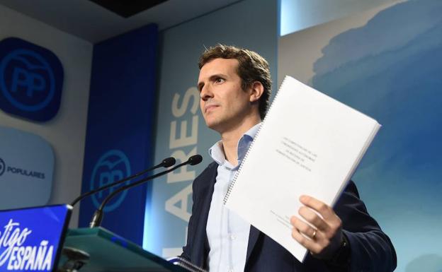 La juez del 'caso máster' investiga también el grado universitario de Pablo Casado