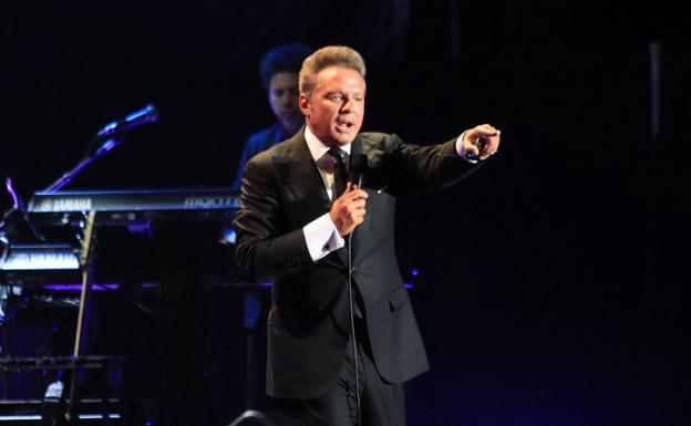 Luis Miguel sufre una erección durante un concierto en San Diego