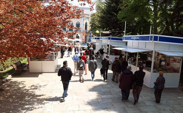 La Feria del Libro de Burgos abre sus puertas con 14 casetas en el Paseo del Espolón