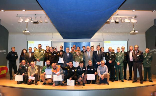 Los vigilantes homenajeados, junto a las autoridades y miembros de las Fuerzas de Seguridad del Estado/RODRIGO GONZÃLEZ ORTEGA