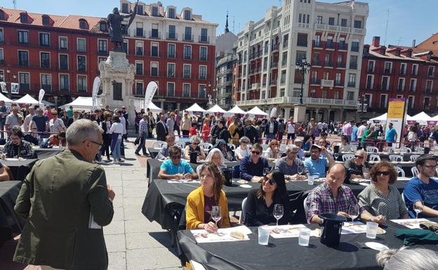 'Valladolid, Plaza Mayor del Vino' atrae a cientos de amantes de la gastronomía