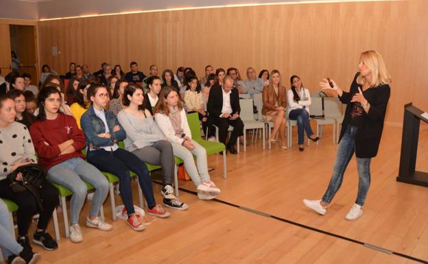 María Helena Antolín fomenta la participación de más mujeres en el ámbito STEM