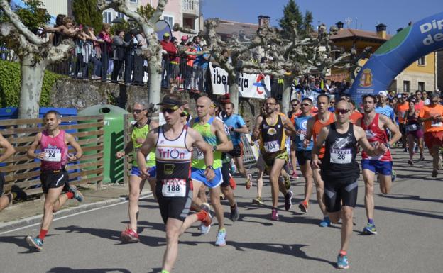 Más de 300 atletas se hacen con la media maratón de Hontoria del Pinar