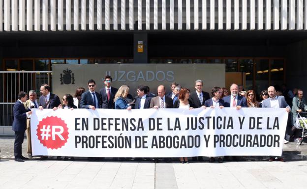 Los procuradores y abogados de Burgos respaldan a los jueces y fiscales en sus reivindicaciones