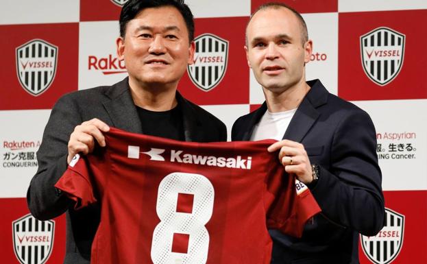 Andrés Iniesta: «Estoy muy feliz, siento admiración y respeto por el fútbol japonés»