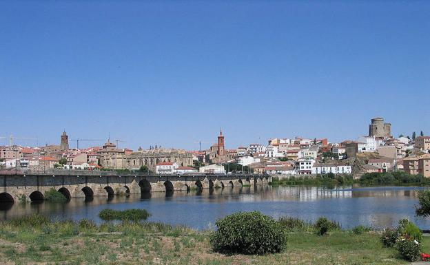 Hallan el cuerpo sin vida de un pescador en Alba de Tormes