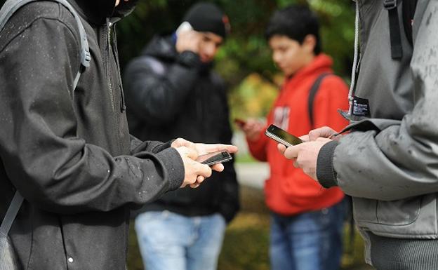 Más de la mitad de los menores españoles navega sin supervisión