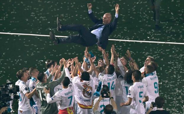 Los jugadores, agradecidos y tocados por el adiós de Zidane